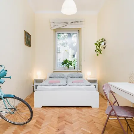 Homely 4 Bedroom - Old Town - By Upstairs Appartement *