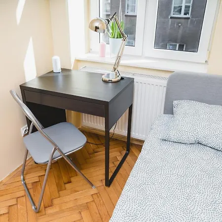 Quiet 4-bedroom Family In The Old Town By Upstairs *