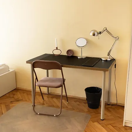 Quiet 4-bedroom Family In The Old Town By Upstairs דירה קרקוב