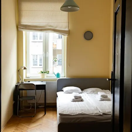 Quiet 4-bedroom Family In The Old Town By Upstairs *