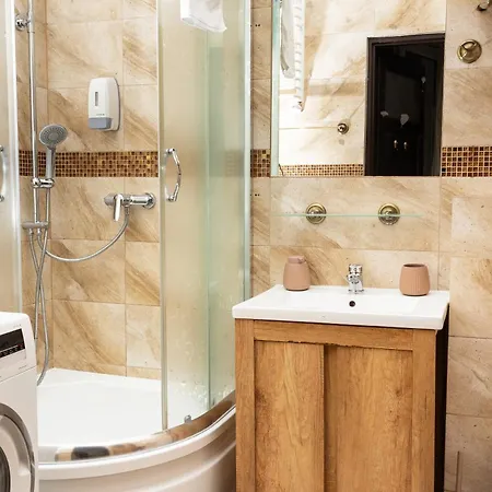 Quiet 4-bedroom Family In The Old Town By Upstairs דירה
