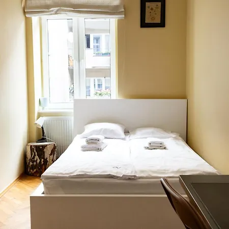 Quiet 4-bedroom Family In The Old Town By Upstairs דירה *