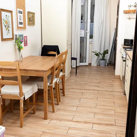 דירה Quiet 4-bedroom Family In The Old Town By Upstairs *