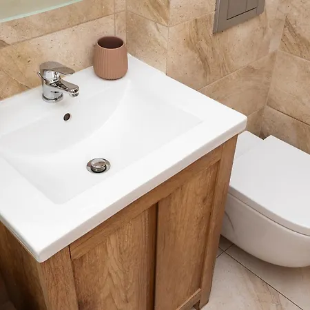 Quiet 4-bedroom Family In The Old Town By Upstairs דירה