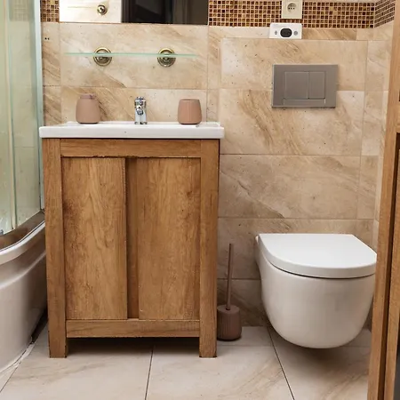 Quiet 4-bedroom Family In The Old Town By Upstairs דירה *