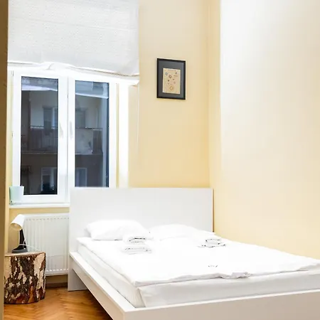 Quiet 4-bedroom Family In The Old Town By Upstairs קרקוב