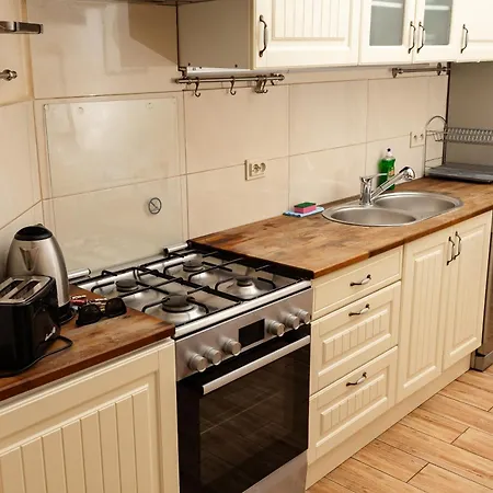 Quiet 4-bedroom Family In The Old Town By Upstairs