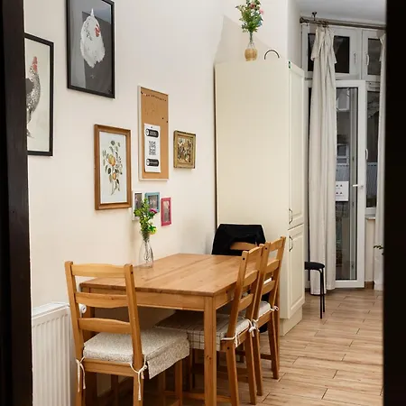 Quiet 4-bedroom Family In The Old Town By Upstairs