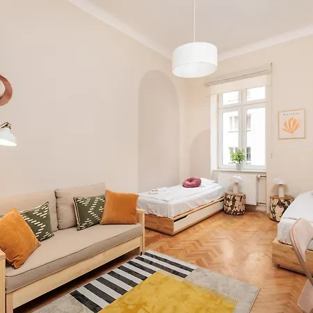 Quiet 4-bedroom Family In The Old Town By Upstairs דירה *