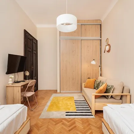 Quiet 4-bedroom Family In The Old Town By Upstairs דירה