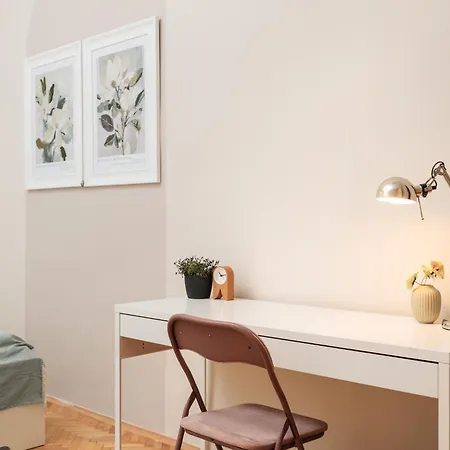 Quiet 4-bedroom Family In The Old Town By Upstairs *