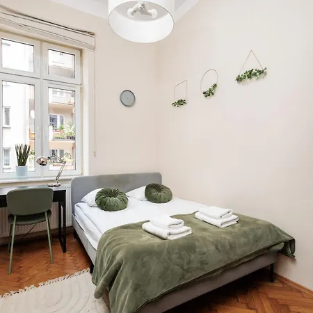 Quiet 4-bedroom Family In The Old Town By Upstairs דירה *