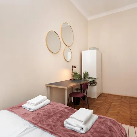 דירה Quiet 4-bedroom Family In The Old Town By Upstairs *