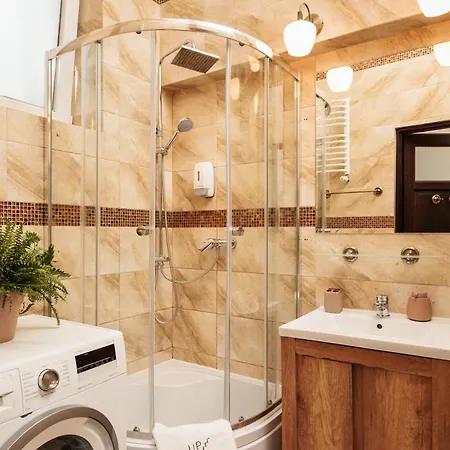 Quiet 4-bedroom Family In The Old Town By Upstairs *