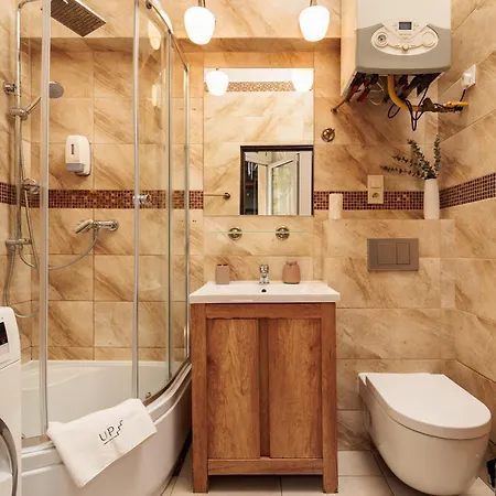 Quiet 4-bedroom Family In The Old Town By Upstairs דירה *