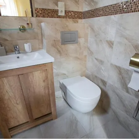 Apartmán Homely 4 Bedroom - Old Town - By Upstairs *