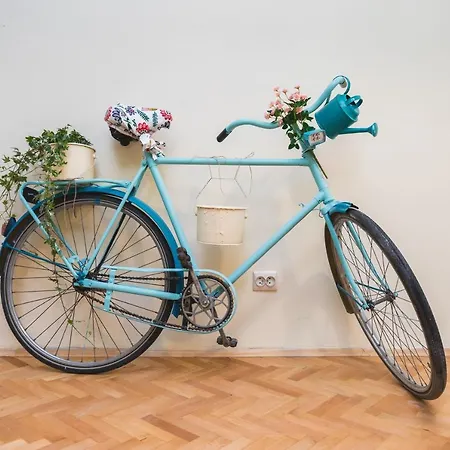 Homely 4 Bedroom - Old Town - By Upstairs *