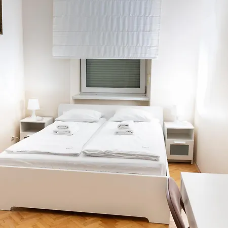 Apartmán Homely 4 Bedroom - Old Town - By Upstairs