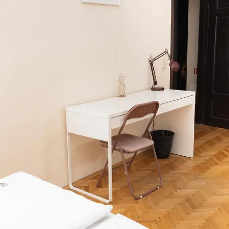 Homely 4 Bedroom - Old Town - By Upstairs